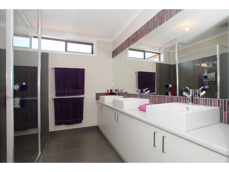 8 Alfred Close, Narre Warren North VIC 3804