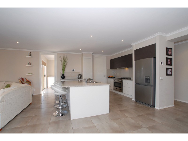 8 Alfred Close, Narre Warren North VIC 3804