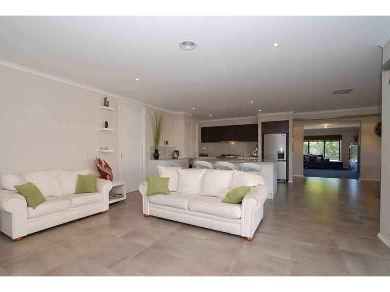 8 Alfred Close, Narre Warren North VIC 3804