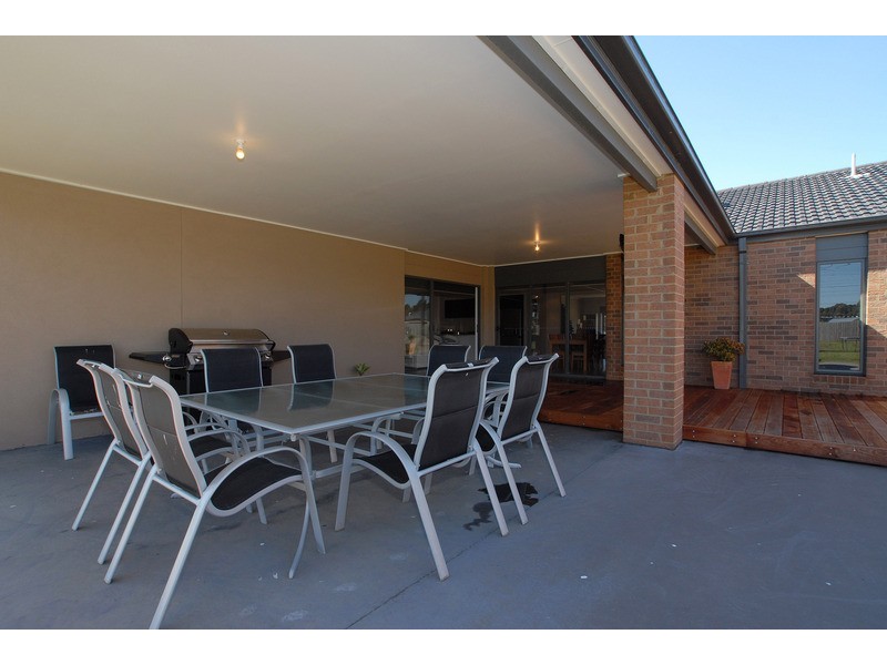 8 Alfred Close, Narre Warren North VIC 3804