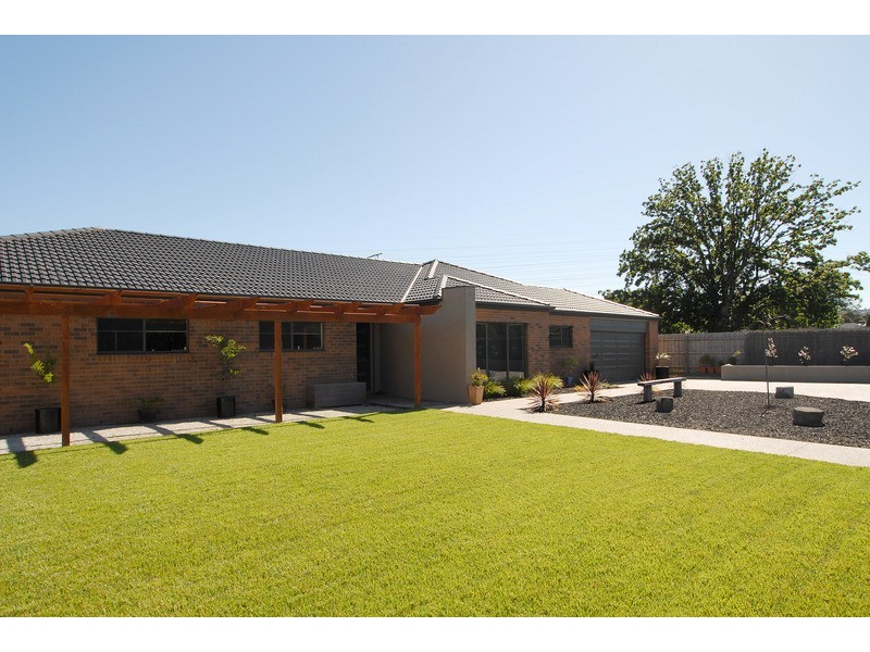 8 Alfred Close, Narre Warren North VIC 3804