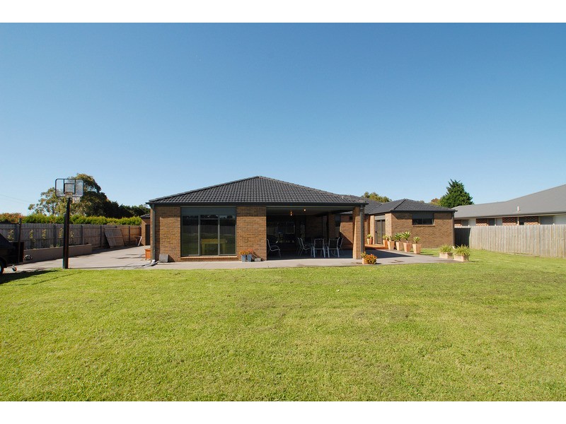 8 Alfred Close, Narre Warren North VIC 3804