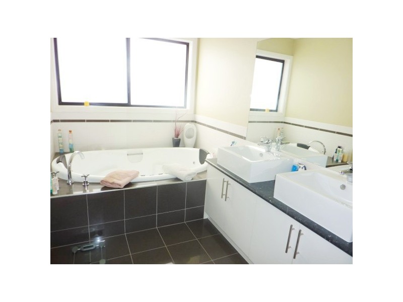 45 Sandalwood Grove, Carrum Downs VIC 3201