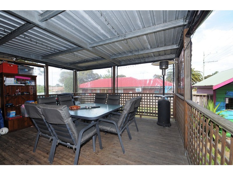 2 Dion Drive, Carrum Downs VIC 3201