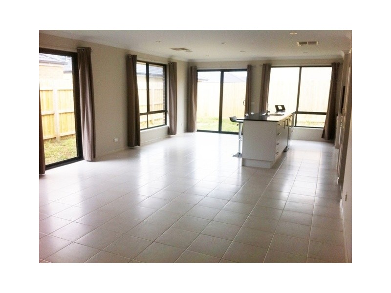 17 Paradise Way, Skye VIC 3977