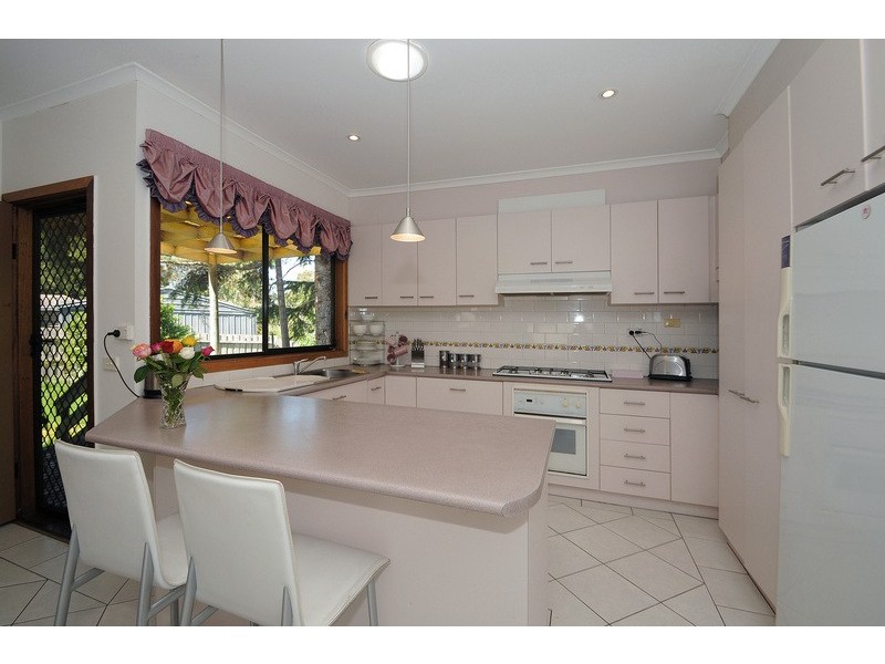 2 Mountain View Crescent, Seaford VIC 3198