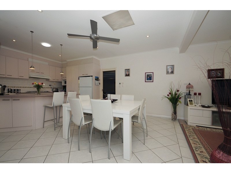 2 Mountain View Crescent, Seaford VIC 3198