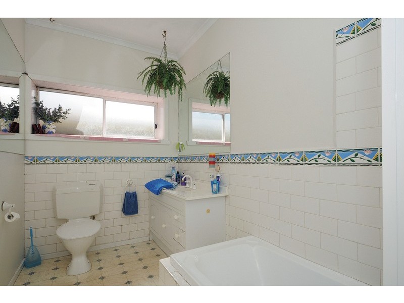 2 Mountain View Crescent, Seaford VIC 3198