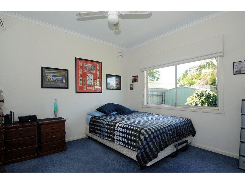 2 Mountain View Crescent, Seaford VIC 3198