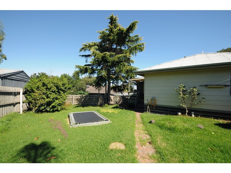 2 Mountain View Crescent, Seaford VIC 3198