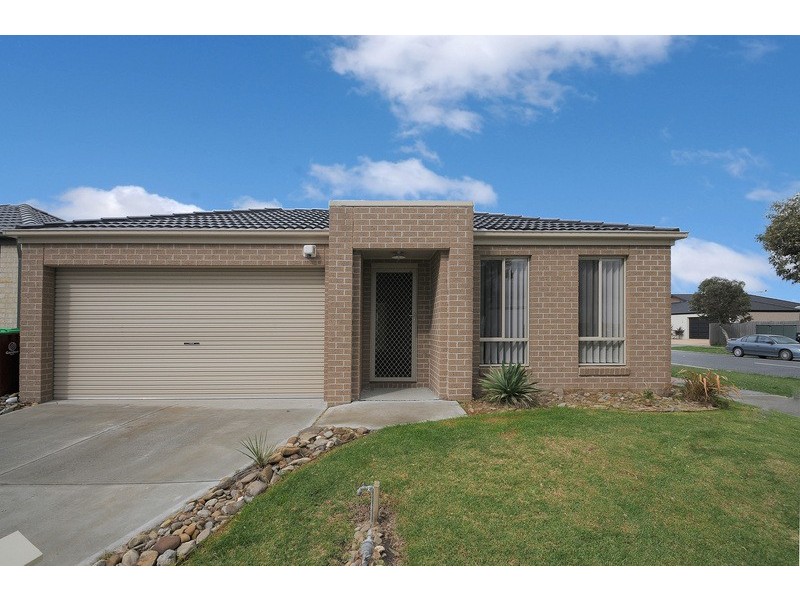 35 Pharaoh Drive, Cranbourne VIC 3977