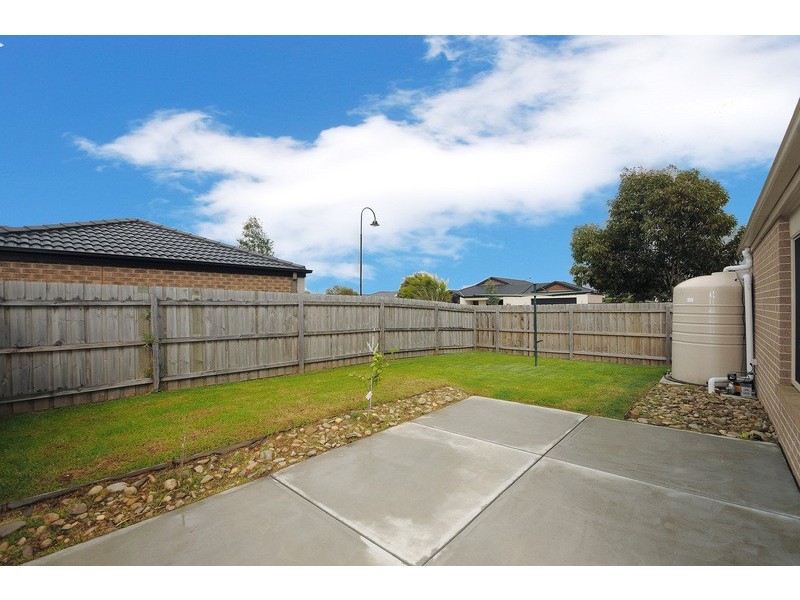 35 Pharaoh Drive, Cranbourne VIC 3977