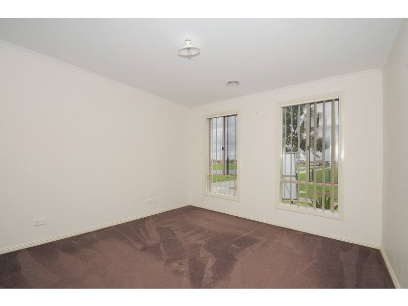 35 Pharaoh Drive, Cranbourne VIC 3977