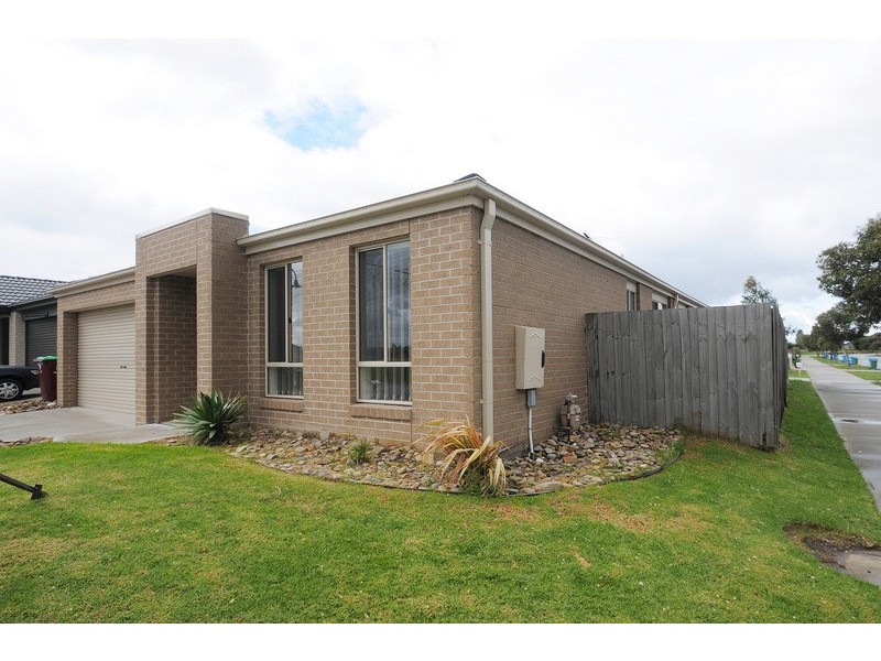35 Pharaoh Drive, Cranbourne VIC 3977