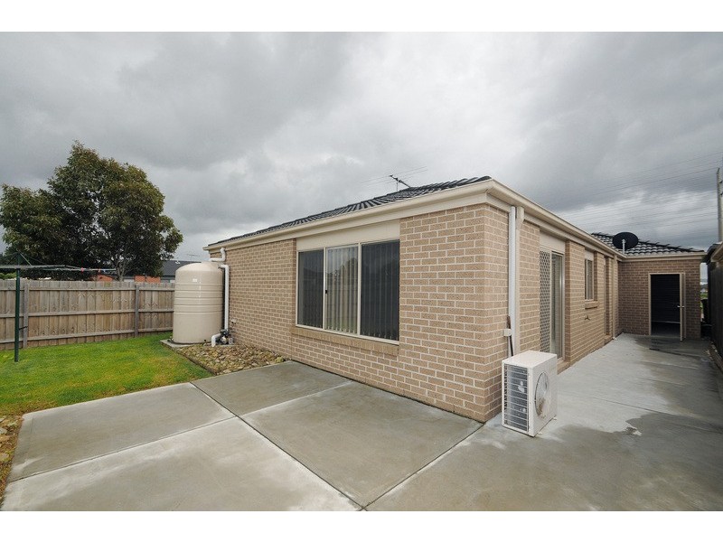 35 Pharaoh Drive, Cranbourne VIC 3977