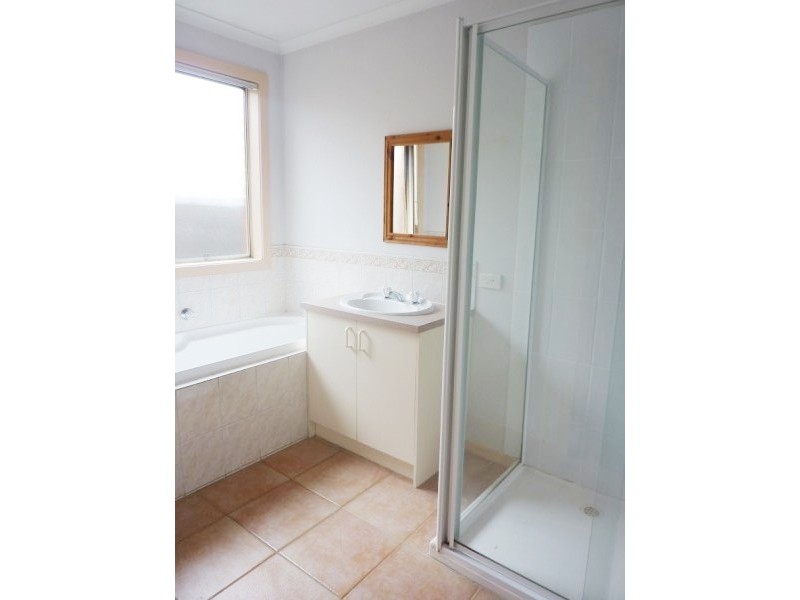 39 Bates Street, Cranbourne West VIC 3977