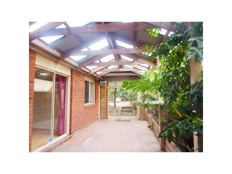 39 Bates Street, Cranbourne West VIC 3977