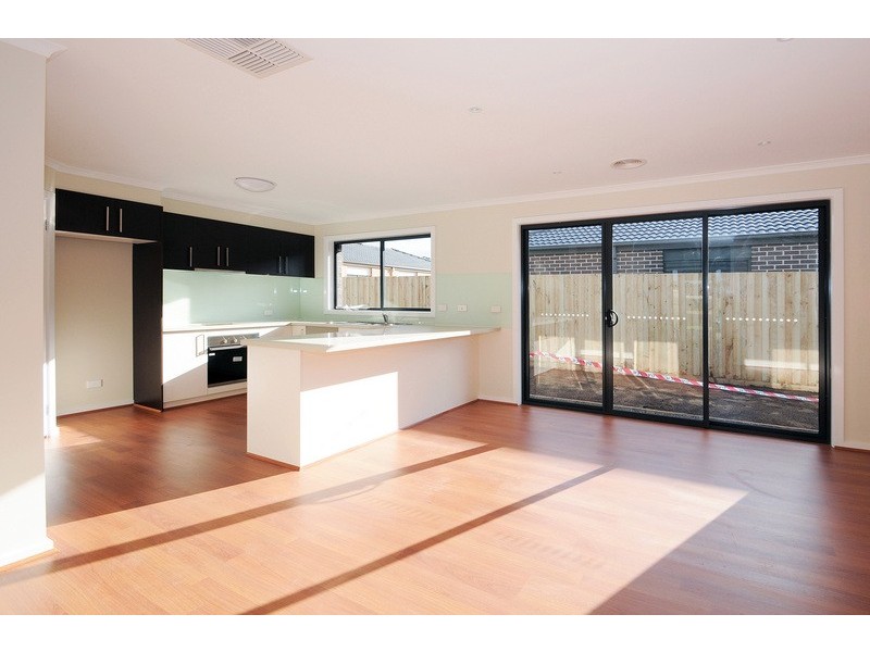 8 Dina Retreat, Carrum Downs VIC 3201