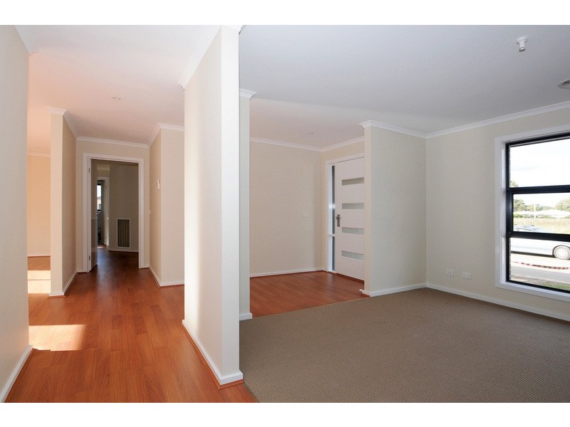 8 Dina Retreat, Carrum Downs VIC 3201