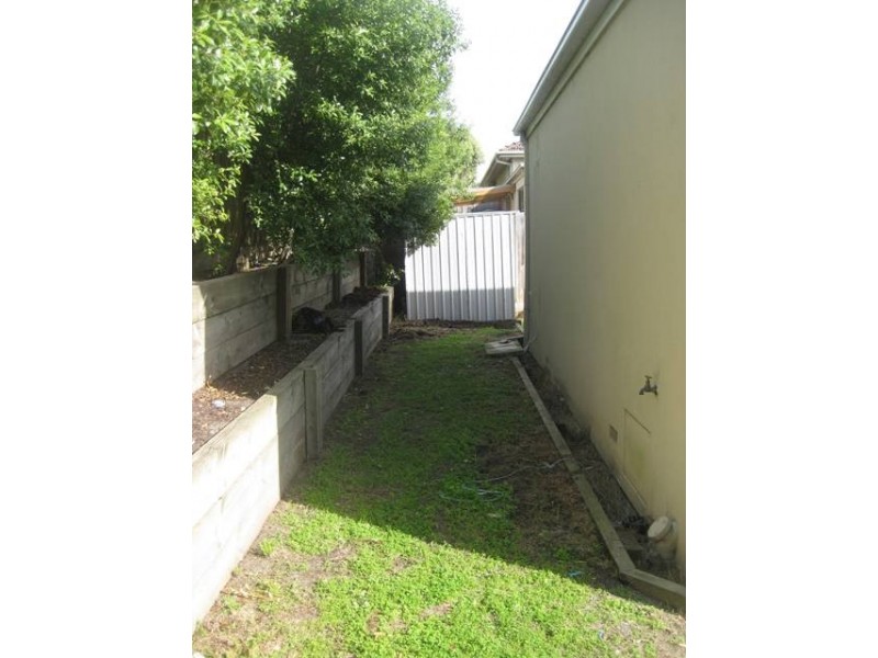 1/24 Robinia Street, Frankston VIC 3199