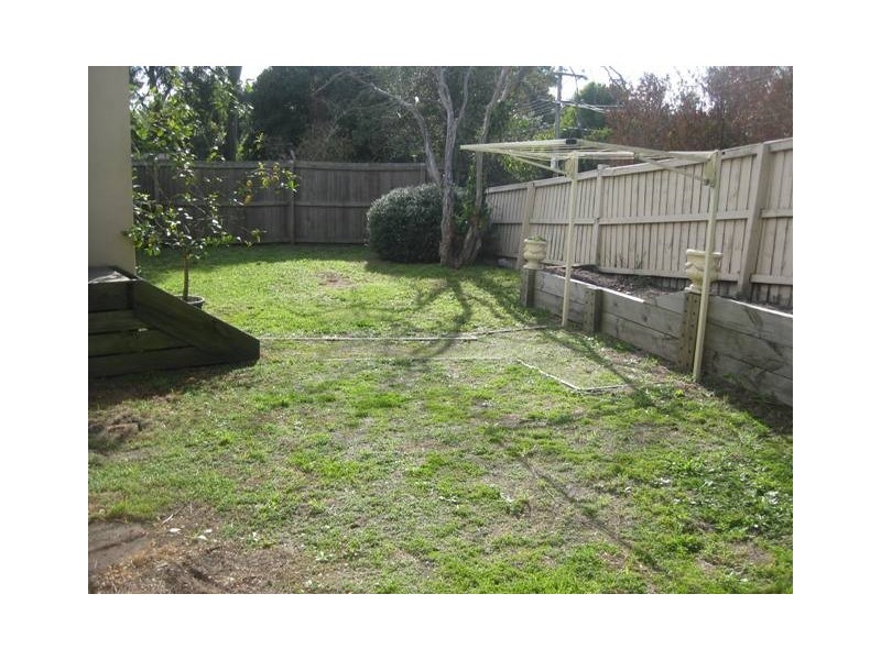 1/24 Robinia Street, Frankston VIC 3199