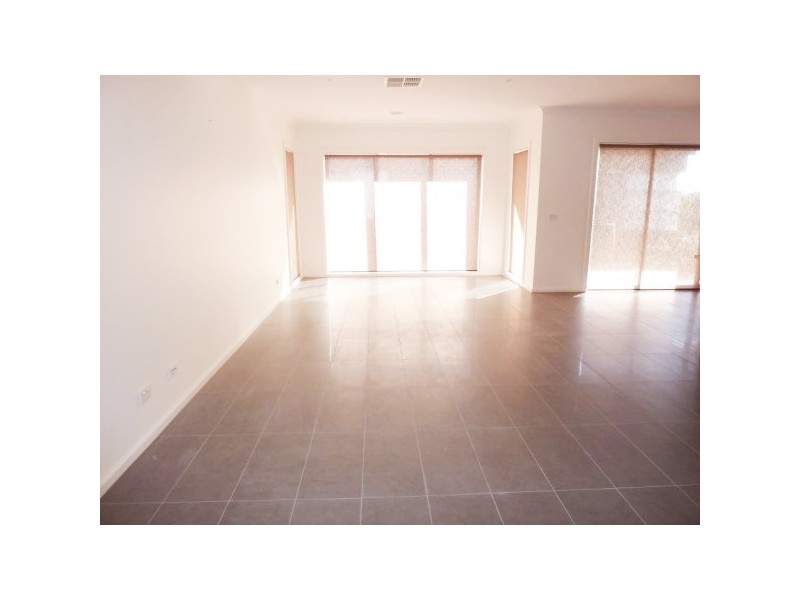 24 Sandarra Boulevard, Sandhurst VIC 3977