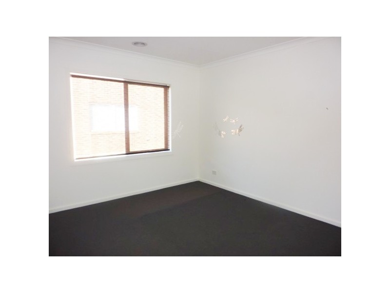 24 Sandarra Boulevard, Sandhurst VIC 3977