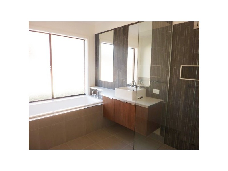 24 Sandarra Boulevard, Sandhurst VIC 3977