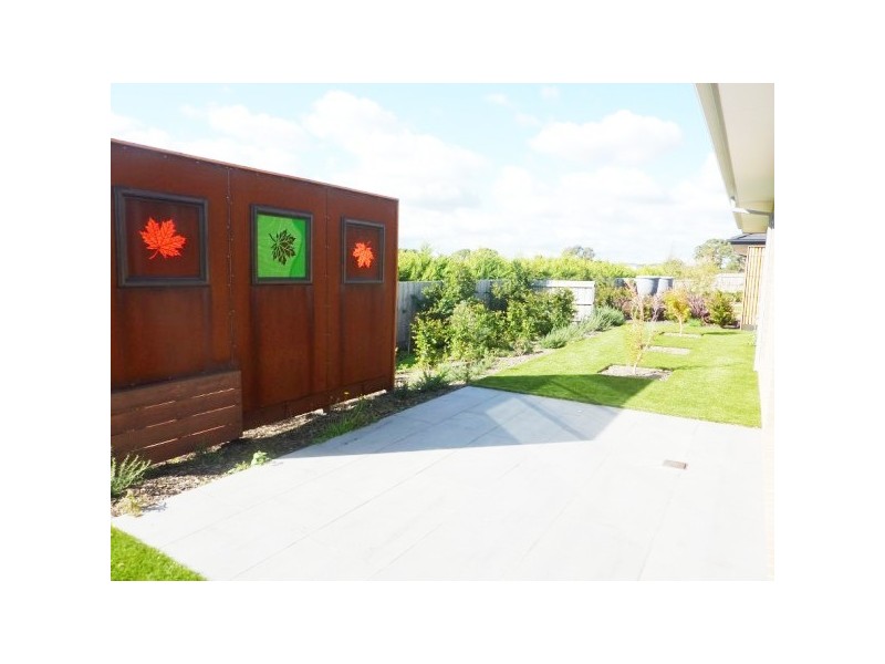 24 Sandarra Boulevard, Sandhurst VIC 3977