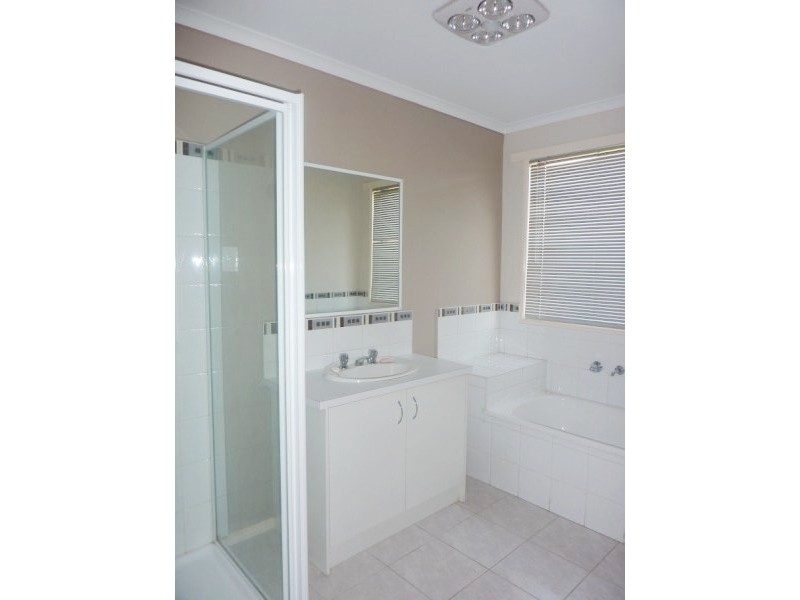 16 Esta Court, Carrum Downs VIC 3201