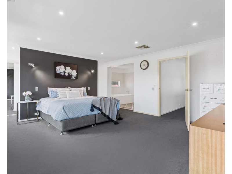 18 Clendon Court, Carrum Downs VIC 3201