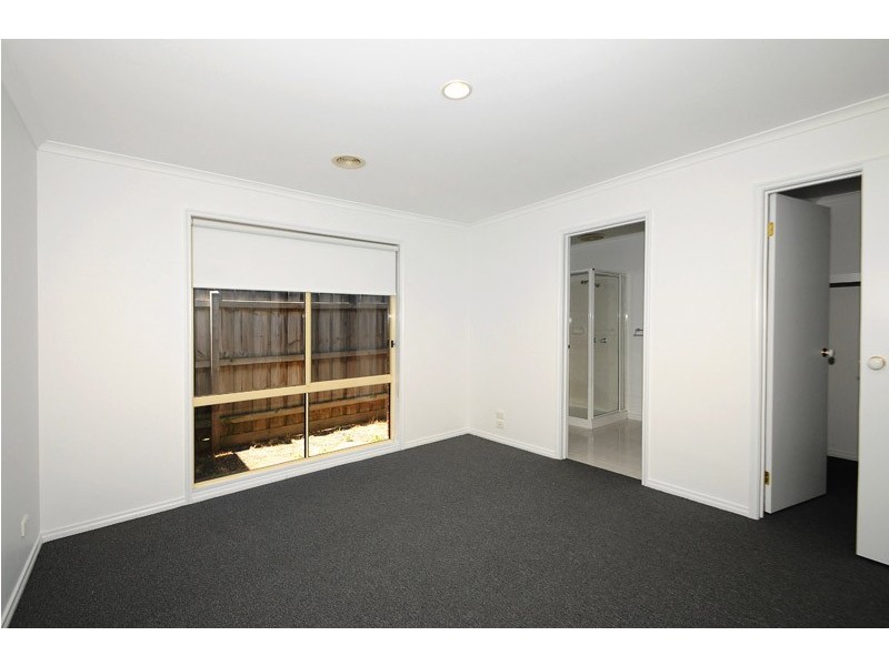 10 Coco Parade, Skye VIC 3977