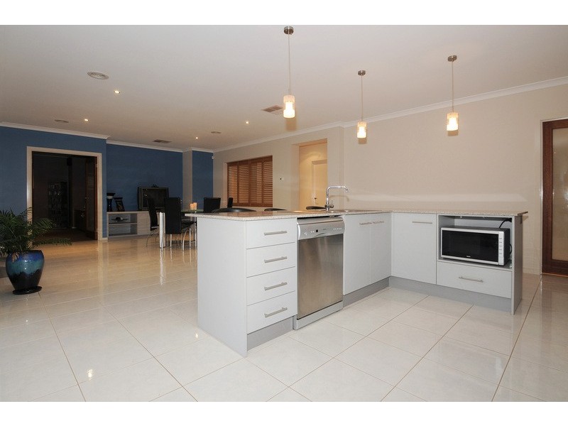 18 Black Wallaby Drive, Langwarrin VIC 3910