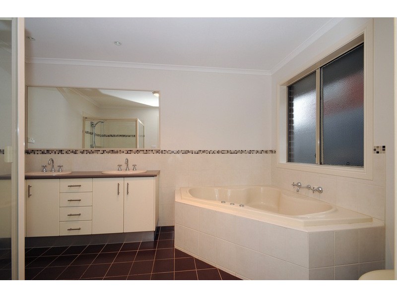 31 Diamond Pde, Skye VIC 3977