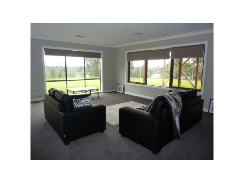 17 Brown Thornbill Court, Langwarrin VIC 3910
