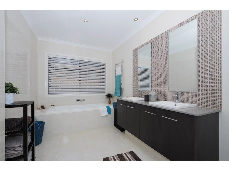 19 Malua Circuit, Sandhurst VIC 3977