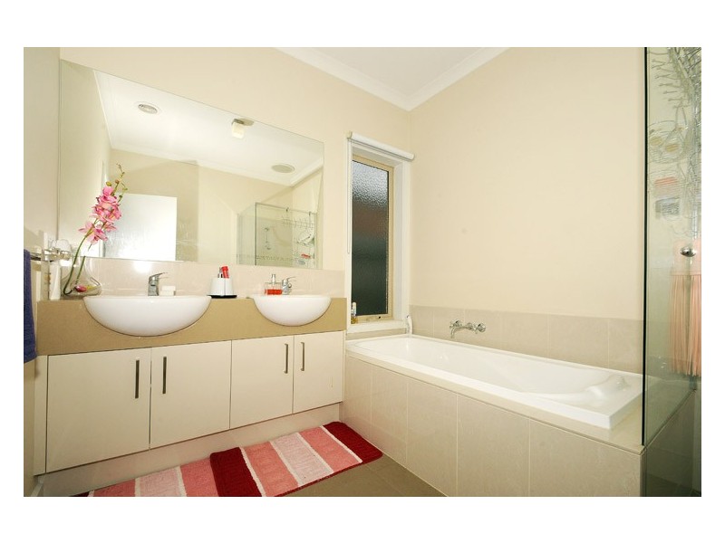 4 Paradise Way, Skye VIC 3977