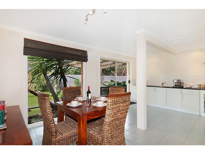 8 Falconer Court, Mornington VIC 3931