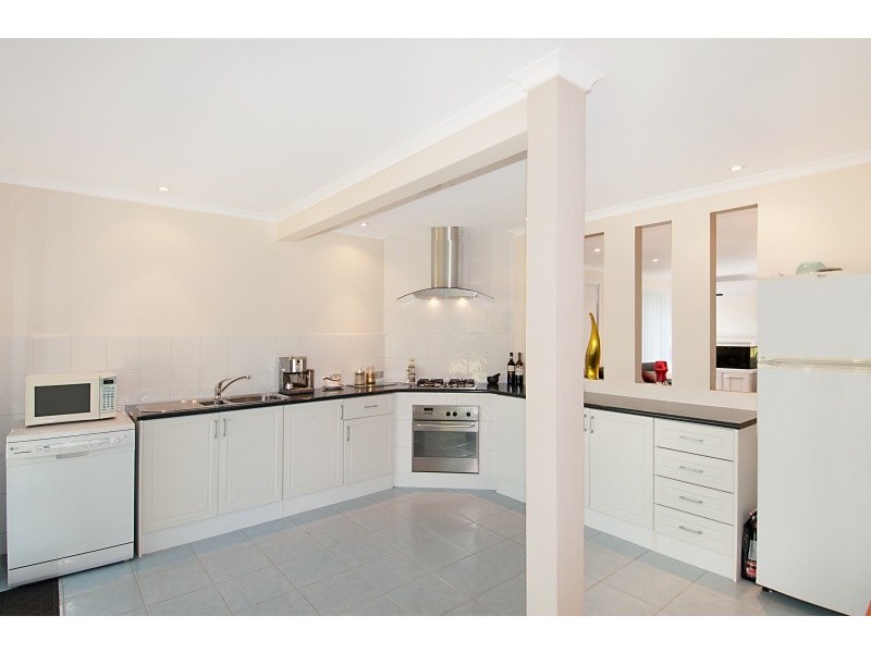 8 Falconer Court, Mornington VIC 3931