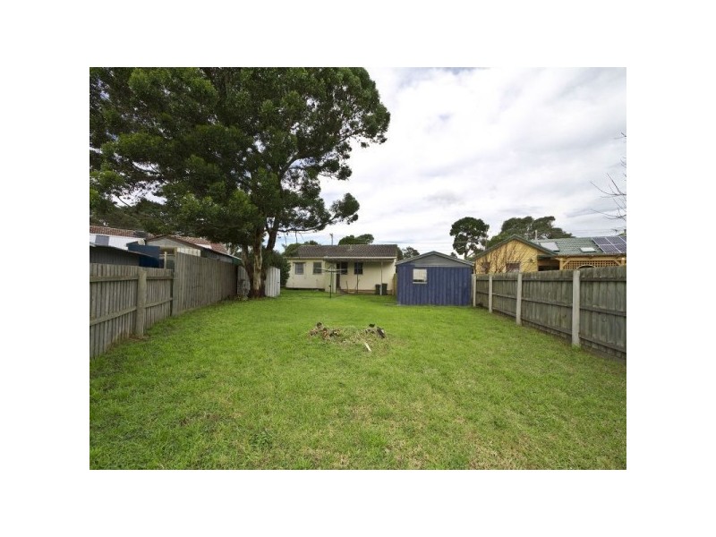 35 Hickory Crescent, Frankston North VIC 3200