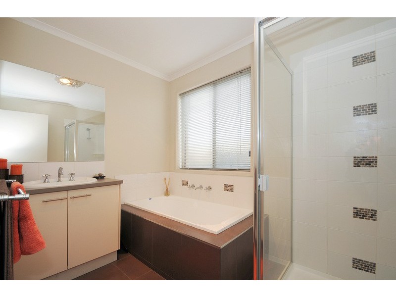 25 Diamond Parade, Skye VIC 3977