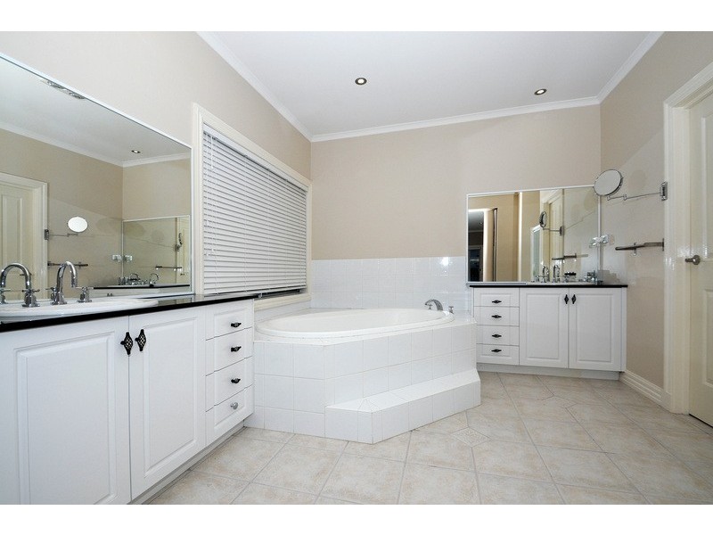 11 Cocos Court, Patterson Lakes VIC 3197