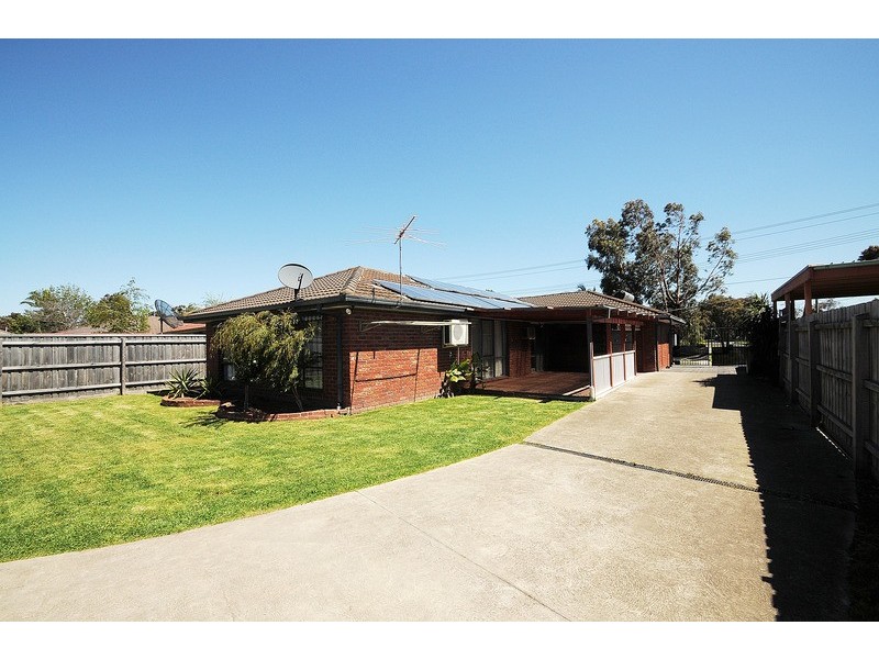 8 Currawong Drive, Carrum Downs VIC 3201