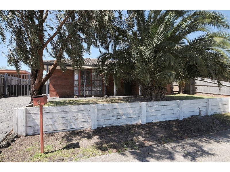 8 Currawong Drive, Carrum Downs VIC 3201