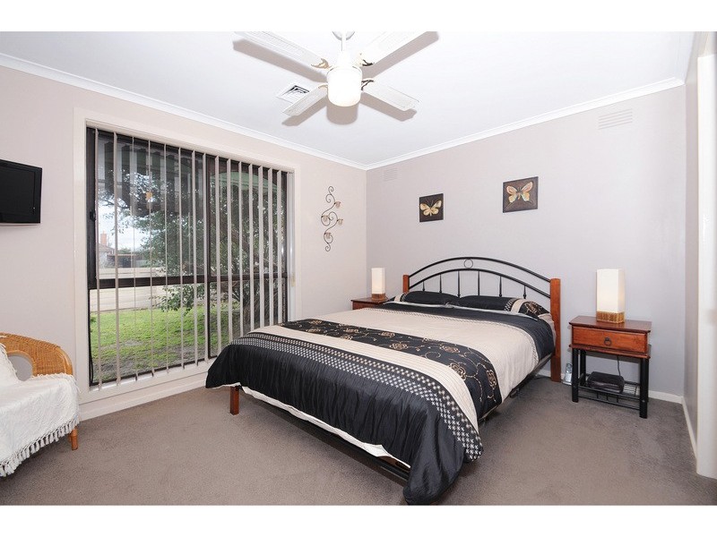 2 Wunalla Road, Seaford VIC 3198