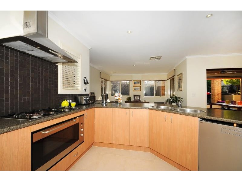 18 Haverbrack Drive, Berwick VIC 3806