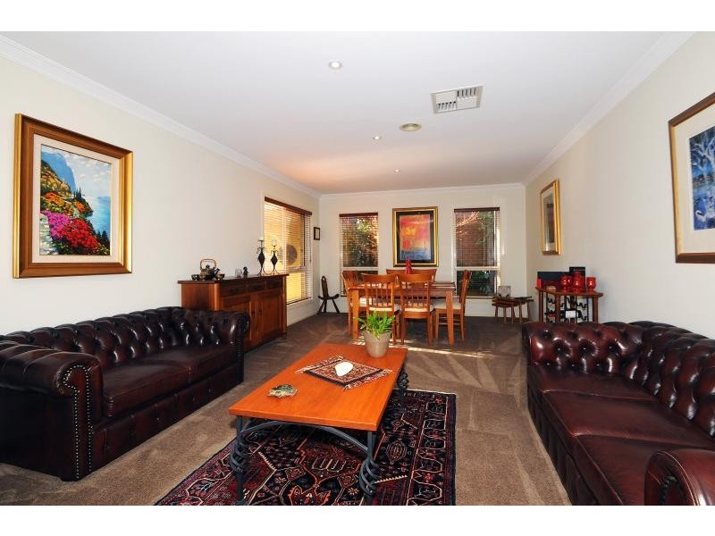 18 Haverbrack Drive, Berwick VIC 3806