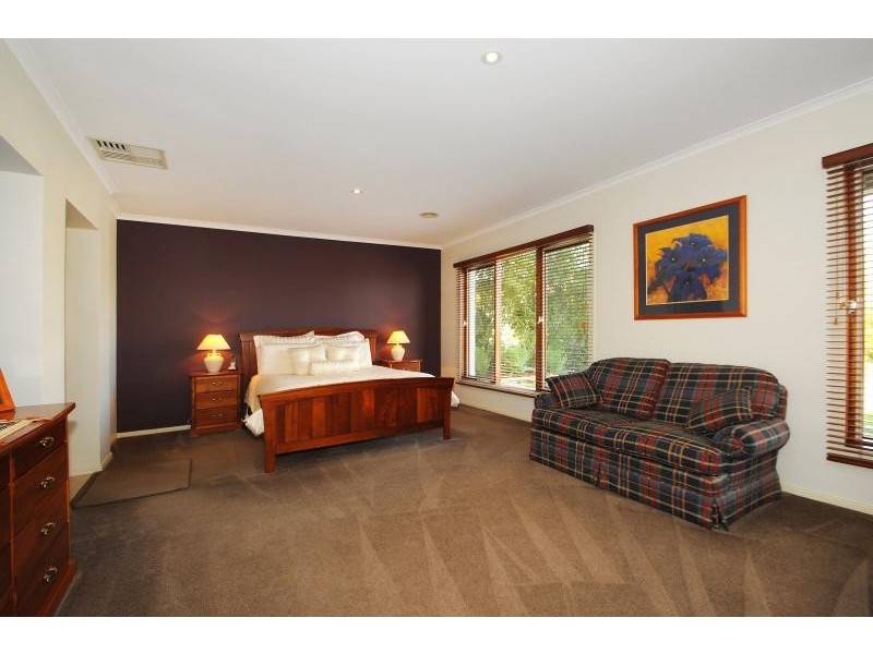 18 Haverbrack Drive, Berwick VIC 3806