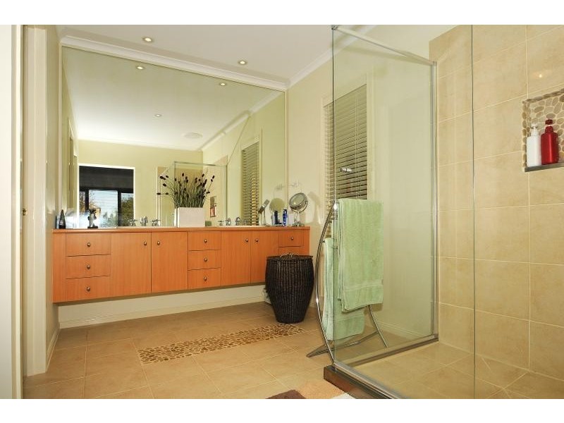 18 Haverbrack Drive, Berwick VIC 3806