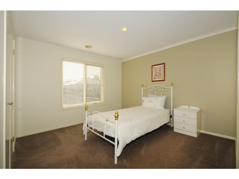 18 Haverbrack Drive, Berwick VIC 3806